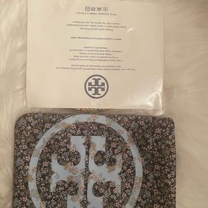 Tory Burch authentic new floral 2 piece mask set